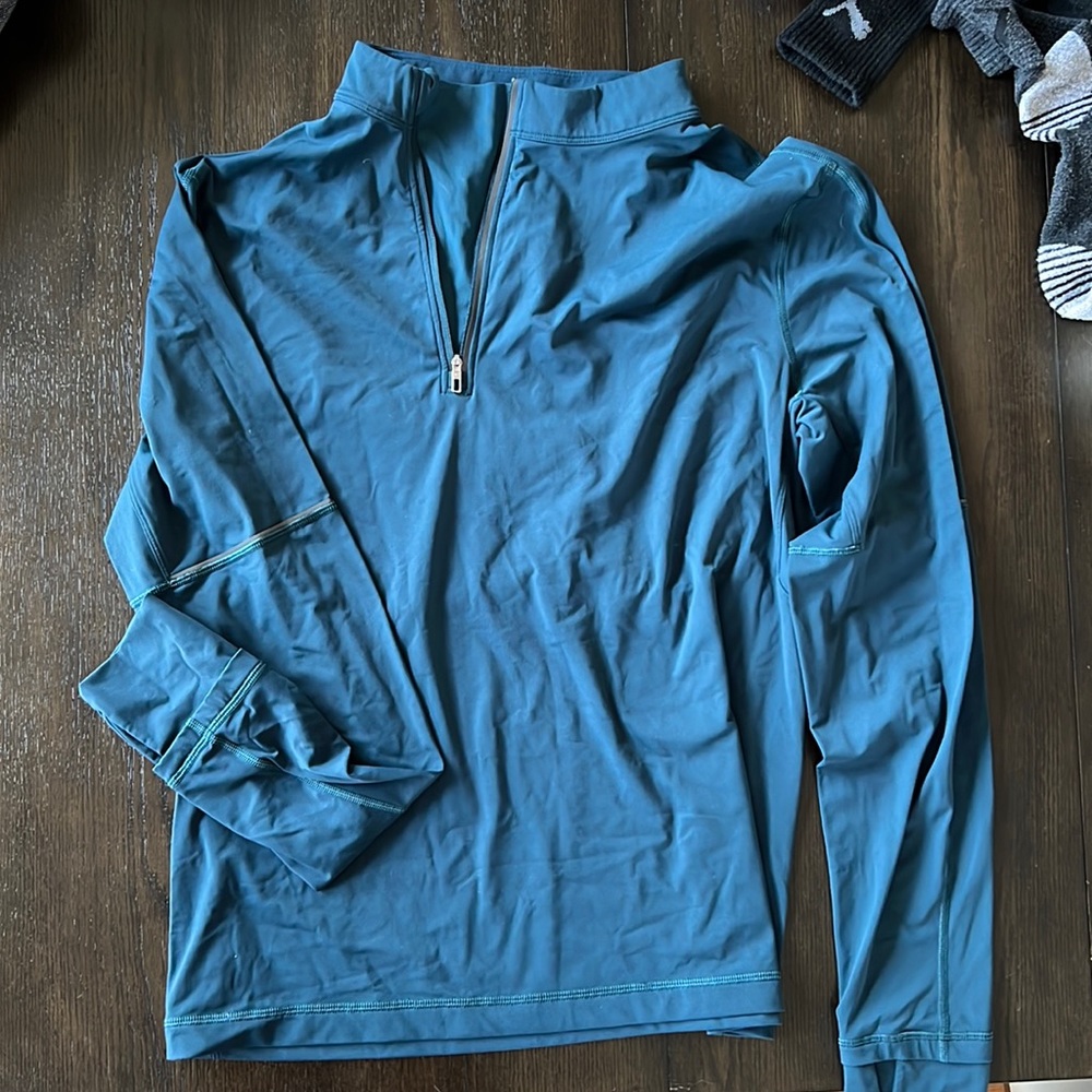 Worn once men’s LULU LEMON long sleeve shirt.